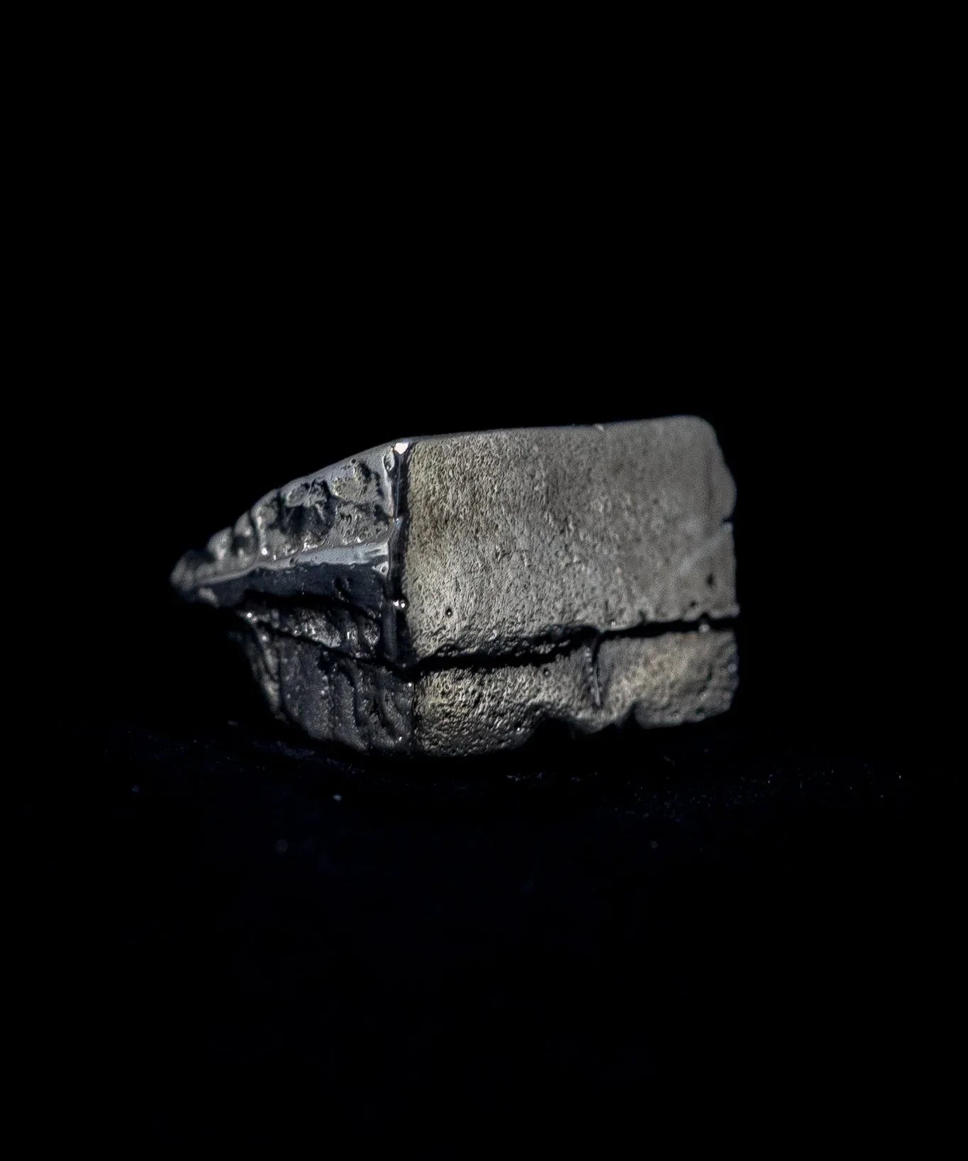 RAW SIGNET RING - ANYOTHERKINGDOM