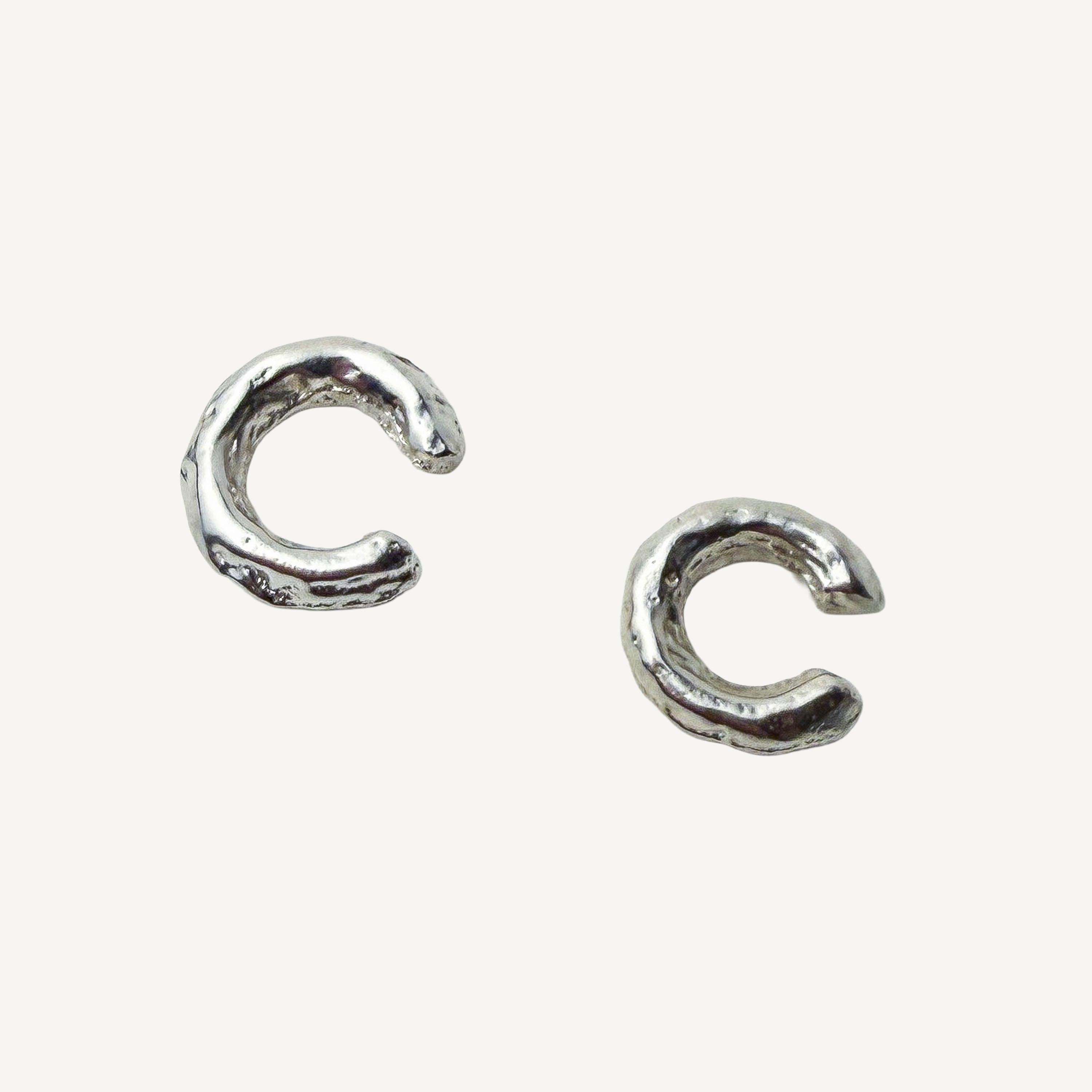SMOOTH EAR CUFF