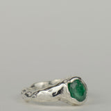 "Trésor Enfoui" Emerald & Silver Ring Size P